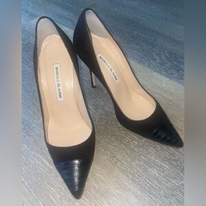 Manolo Blahnik Black Pointed Toe Leather-Cap Stiletto Pumps